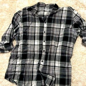 Mossimo casual button down shirt
